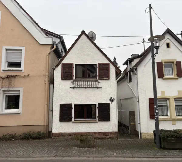 Renovierungsbedürftiges Haus für Macher & Handwerker!